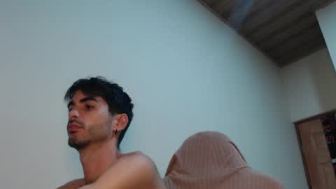 Snapshot of therazhanen chatting on 05.06.26 Santiago Enrique online show from 05.06.26