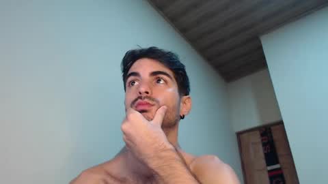Snapshot of therazhanen chatting on 05.24.26 Santiago Enrique online show from 05.24.26