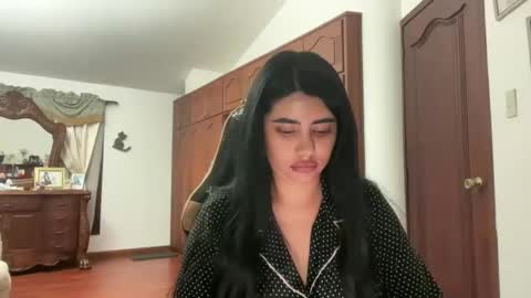 Snapshot of therealcamilabaddie chatting on 01.12.25 therealcamilabaddie online show from 01.12.25