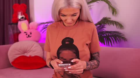 Snapshot of therealfallingangel chatting on 01.31.25 Deea online show from 01.31.25