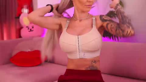 Snapshot of therealfallingangel chatting on 02.28.25 Deea online show from 02.28.25