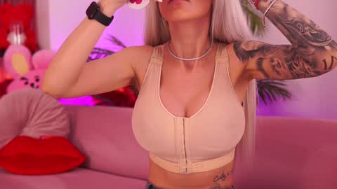 Snapshot of therealfallingangel chatting on 03.06.25 Deea online show from 03.06.25