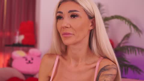 Snapshot of therealfallingangel chatting on 11.02.25 Deea online show from 11.02.25