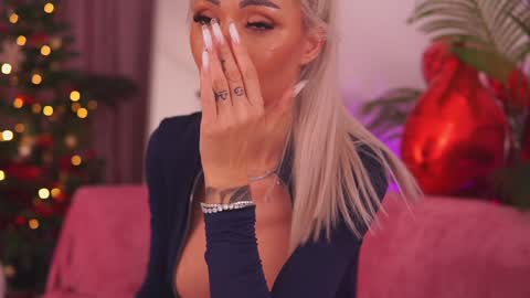 Snapshot of therealfallingangel chatting on 01.05.26 Deea online show from 01.05.26