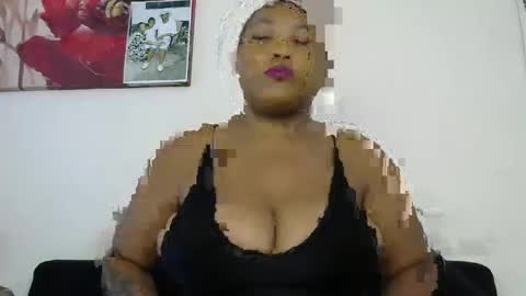 Snapshot of theshybaddie chatting on 01.15.25 theshybaddie online show from 01.15.25
