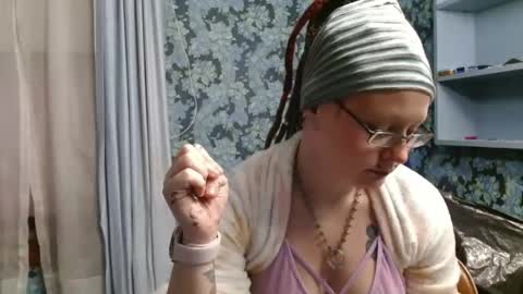 Snapshot of thesirenscall chatting on 12.14.25 Siren of the Fae online show from 12.14.25