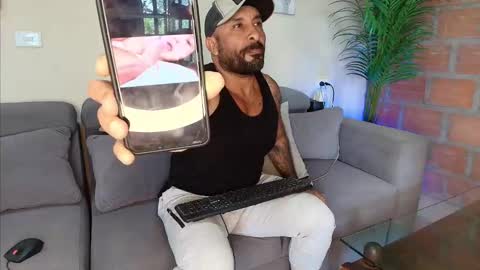 Snapshot of thestraightroom chatting on 03.09.26 thestraightroom online show from 03.09.26