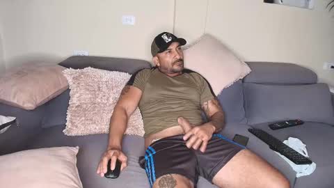 Snapshot of thestraightroom chatting on 03.28.26 thestraightroom online show from 03.28.26