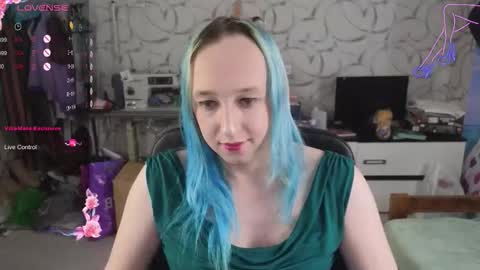 Snapshot of thetrixy chatting on 09.30.25 The Great And Powerful Trixie online show from 09.30.25