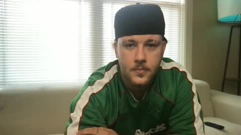 Snapshot of theviberoom chatting on 09.15.25 The Vibe Room online show from 09.15.25