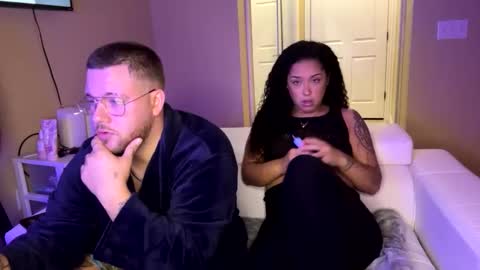 Snapshot of theviberoom chatting on 09.26.25 The Vibe Room online show from 09.26.25