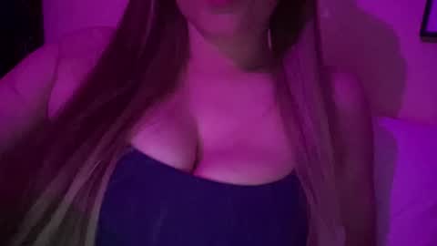 Snapshot of thewildwonderland chatting on 11.30.25 The Wild Wonderland online show from 11.30.25