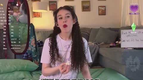 Snapshot of thewillownest chatting on 10.20.25 thewillownest online show from 10.20.25