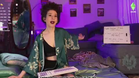 Snapshot of thewillownest chatting on 11.16.25 thewillownest online show from 11.16.25