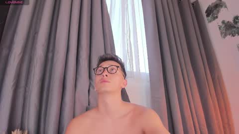 SanThiago online show from 11.11.25