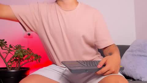 Snapshot of thiago_occonor chatting on 11.01.25 thiago_occonor online show from 11.01.25