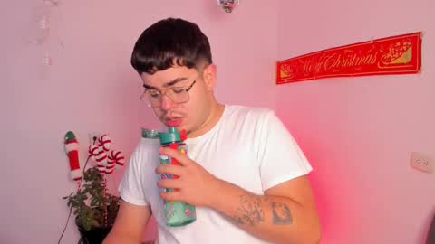 Snapshot of thiago_occonor chatting on 12.15.25 thiago_occonor online show from 12.15.25