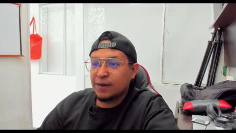 Snapshot of thiagofatwood chatting on 11.16.25 thiagofatwood online show from 11.16.25