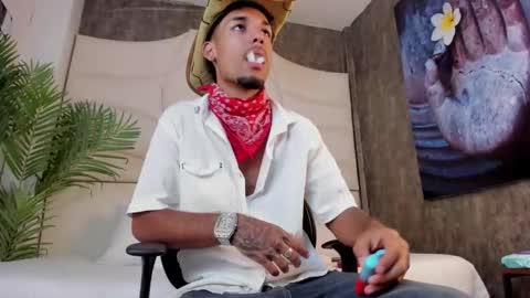 ThiagoFerreti online show from 10.28.25