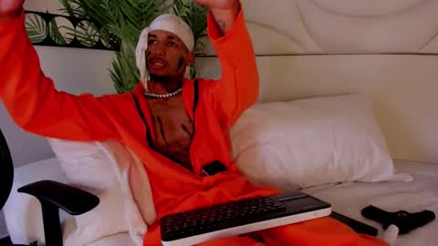 ThiagoFerreti online show from 10.31.25