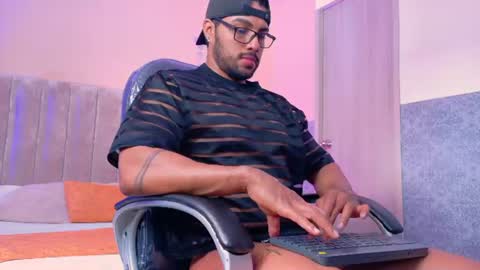 Snapshot of thiagoleon_ chatting on 07.25.26 Thiago online show from 07.25.26