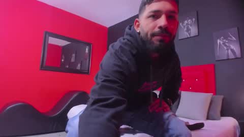 Thia Gomez online show from 12.17.25