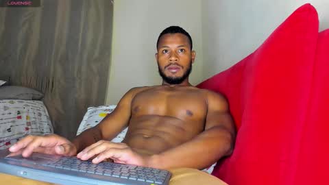 Snapshot of thiagosantos_ chatting on 11.01.25 Thiago Instagram online show from 11.01.25