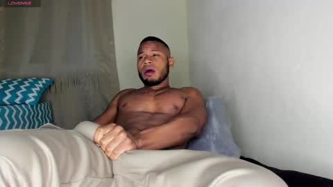 Snapshot of thiagosantos_ chatting on 11.29.25 Thiago Instagram online show from 11.29.25