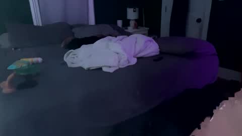 Snapshot of thick_d_energy chatting on 03.08.26 Thick D Bottom online show from 03.08.26