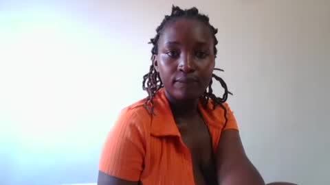 Snapshot of thick_eviey chatting on 03.11.25 love online show from 03.11.25