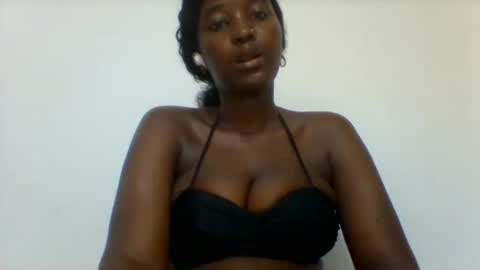 Snapshot of thick_eviey chatting on 10.04.25 love online show from 10.04.25