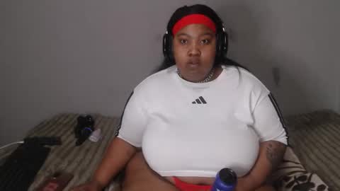 Snapshot of thickassmamie26 chatting on 05.28.26 thickassmamie26 online show from 05.28.26