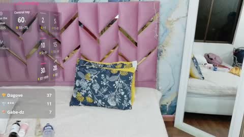 Snapshot of thickbrunnett chatting on 10.21.25 SOFIA online show from 10.21.25