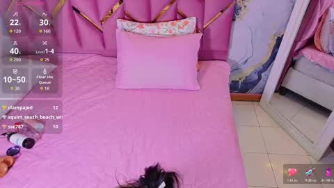 Snapshot of thickbrunnett chatting on 11.29.25 SOFIA online show from 11.29.25