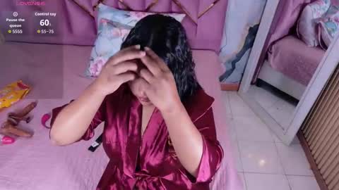 Snapshot of thickbrunnett chatting on 12.14.25 SOFIA online show from 12.14.25