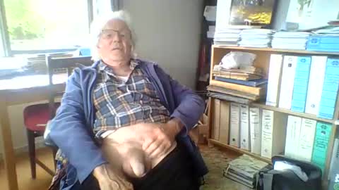 Snapshot of thickcockat71 chatting on 12.16.25 Thickcockat71 online show from 12.16.25