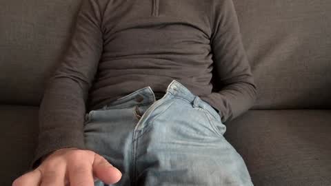 Snapshot of thickrum chatting on 01.22.25 Thickru online show from 01.22.25