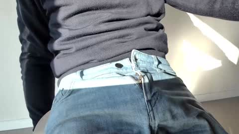 Snapshot of thickrum chatting on 02.05.25 Thickru online show from 02.05.25