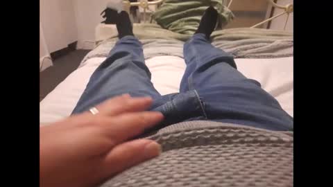 Snapshot of thicksingarters chatting on 09.19.25 thicksingarters online show from 09.19.25