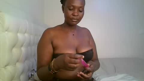 Snapshot of thicky_rue chatting on 12.13.25 Rue online show from 12.13.25