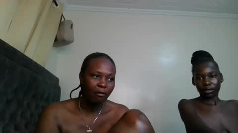 Snapshot of thicky_rue chatting on 06.03.26 Rue online show from 06.03.26
