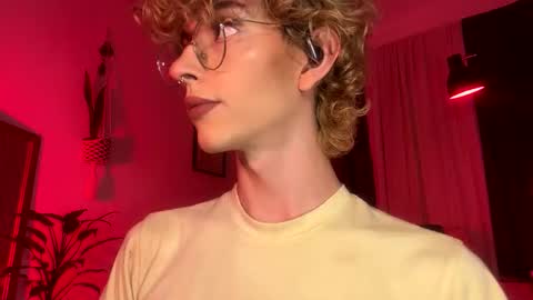 Snapshot of thisisdamiano chatting on 04.18.26 Damiano online show from 04.18.26