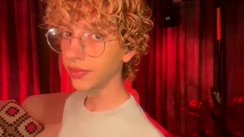 Snapshot of thisisdamiano chatting on 05.25.26 Damiano online show from 05.25.26