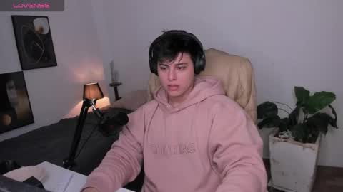 Snapshot of thom_ohtani chatting on 11.14.25 thom_ohtani online show from 11.14.25