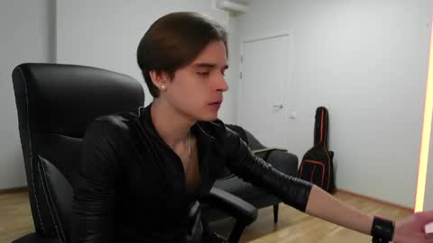 Snapshot of thomas_brons chatting on 05.31.26 THOMAS BRONS online show from 05.31.26