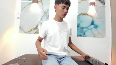 Snapshot of thomas_cooper1 chatting on 03.31.26 THOMAS online show from 03.31.26