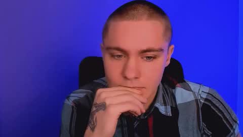 Snapshot of thomas_crow chatting on 11.19.25 thomas_crow online show from 11.19.25