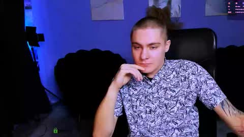 Snapshot of thomas_crow chatting on 11.22.25 thomas_crow online show from 11.22.25