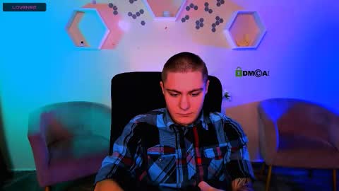 Snapshot of thomas_crow chatting on 11.25.25 thomas_crow online show from 11.25.25