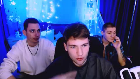 Snapshot of thomas_crow chatting on 12.03.25 thomas_crow online show from 12.03.25